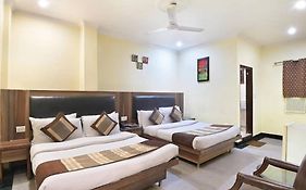 Hotel Perfect Spot- Main Bazar - Walking Metro Station New Delhi  India